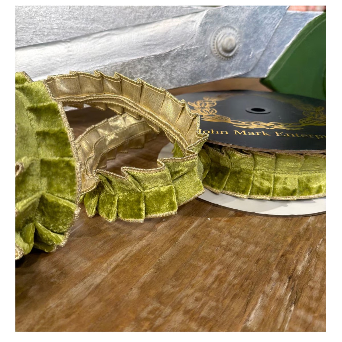1.5" JME Apple Velvet Pleated Metallic Dupion