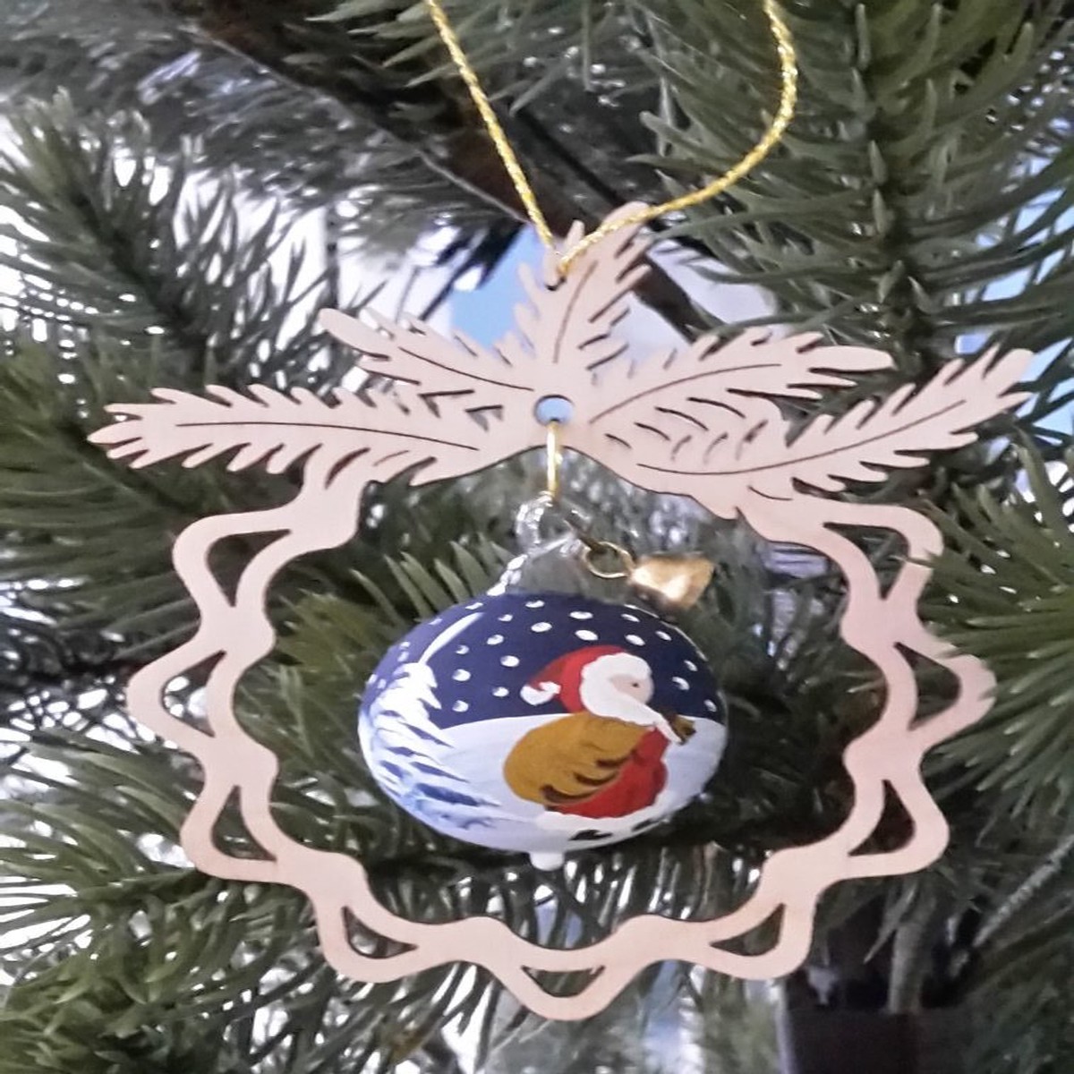 Tree decoration glass Santa-Claus, in the branch